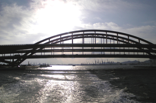神戸ビエンナーレ・「橋をくぐる」・５１０・００８.jpg