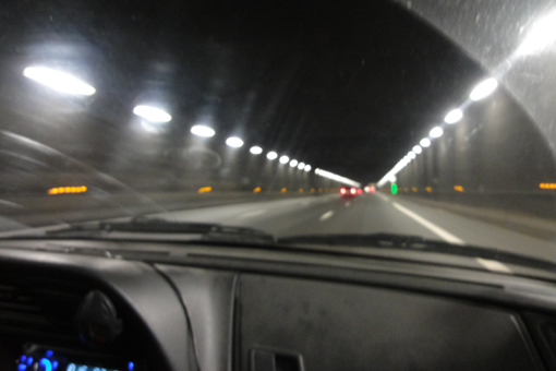 ００６・パリからピュイゾー「日本の高速道路風トンネル」・５１０.JPG